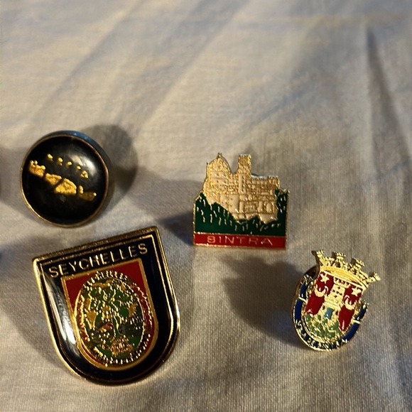 Assorted Travel Pins From a World Tour Cruise (Six) - Picture 3 of 3